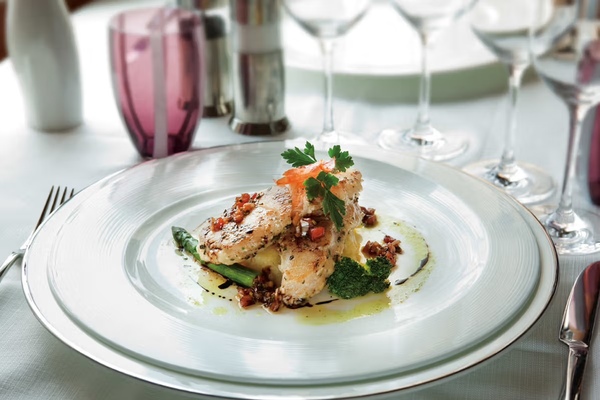 Silversea Cruises Silver Cloud The Restaurant 5 ©Silversea Cruises Ltd.jpg